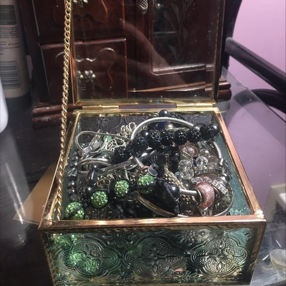 Jewelry Box and free accessories - Picture 1 of 1
